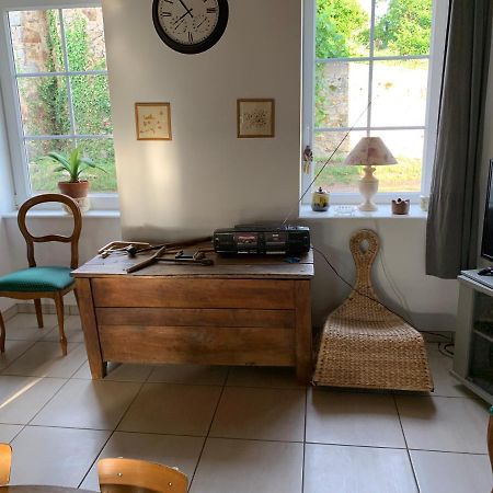 Busset Liages Situe Dans Le Bourbonnais 1 Chambres Lit Double Et Un Clic Clac Εξωτερικό φωτογραφία
