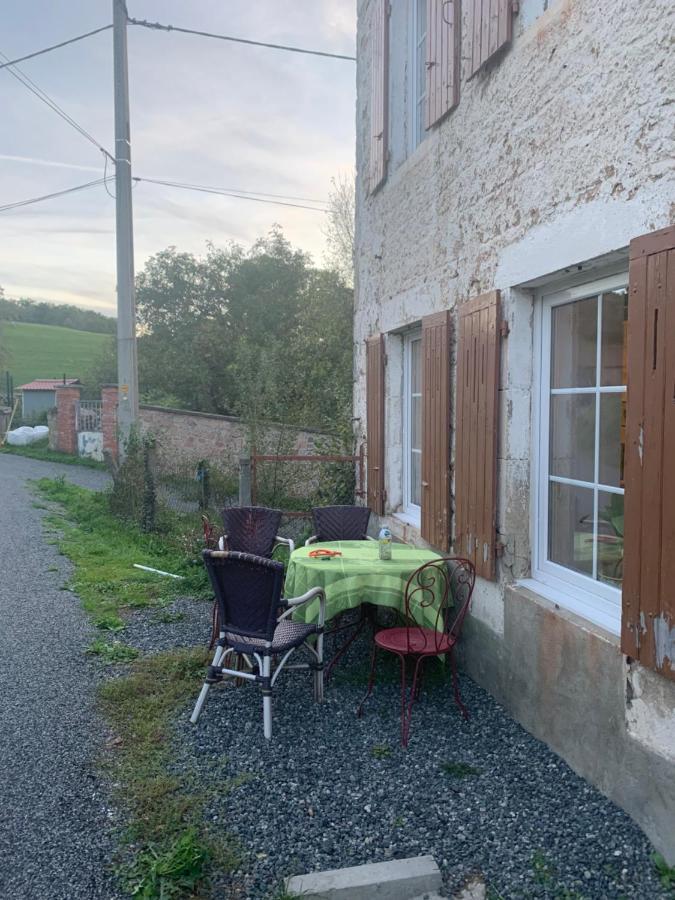 Busset Liages Situe Dans Le Bourbonnais 1 Chambres Lit Double Et Un Clic Clac Εξωτερικό φωτογραφία
