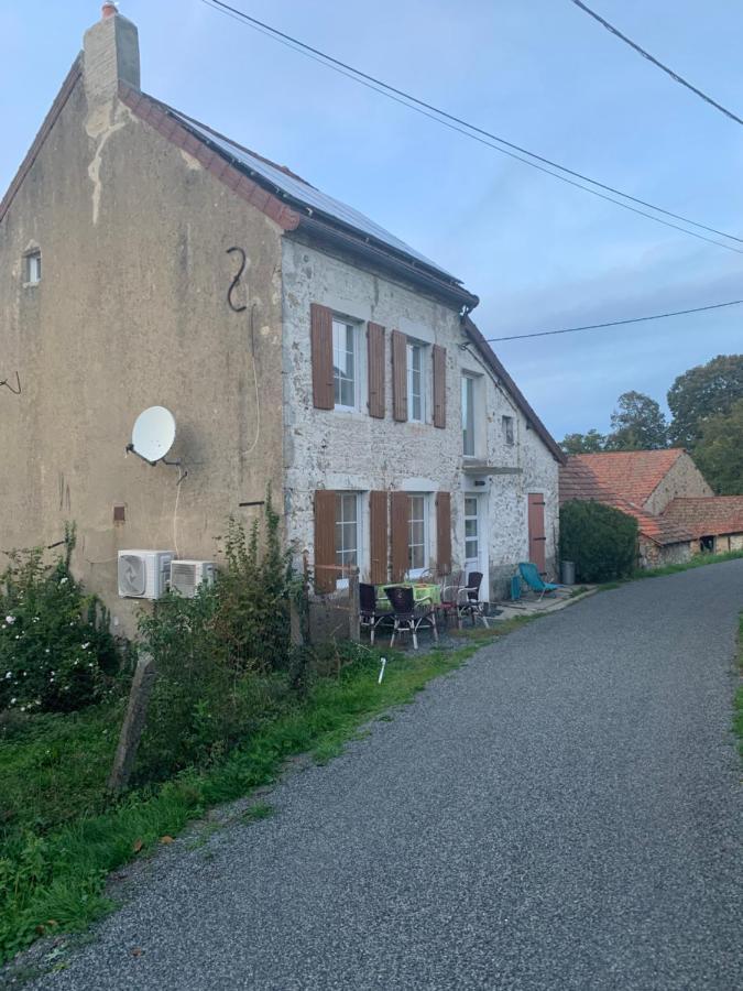 Busset Liages Situe Dans Le Bourbonnais 1 Chambres Lit Double Et Un Clic Clac Εξωτερικό φωτογραφία