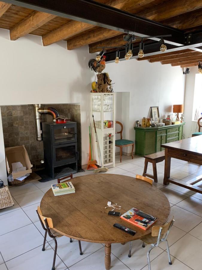 Busset Liages Situe Dans Le Bourbonnais 1 Chambres Lit Double Et Un Clic Clac Εξωτερικό φωτογραφία
